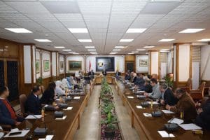 رئيس جامعة المنيا يقرر إنشاء مركز تميز بحثي لجراحة الوجه والفكين ويضع "رضا المريض" أولوية قصوى 2 إنشاء مركز تميز بحثي للدراسات البينية في جراحة الوجه الفكين بالمنيا