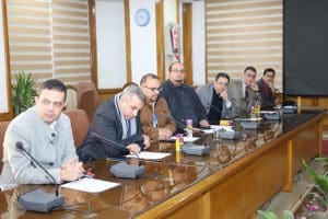 رئيس جامعة المنيا يقرر إنشاء مركز تميز بحثي لجراحة الوجه والفكين ويضع "رضا المريض" أولوية قصوى 4 رئيس جامعة المنيا يترأس اجتماع مجلس إدارة المستشفيات