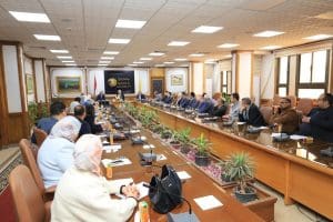 رئيس جامعة المنيا يقرر إنشاء مركز تميز بحثي لجراحة الوجه والفكين ويضع "رضا المريض" أولوية قصوى 6 رئيس جامعة المنيا يوجه بالتواجد الدائم داخل المستشفيات