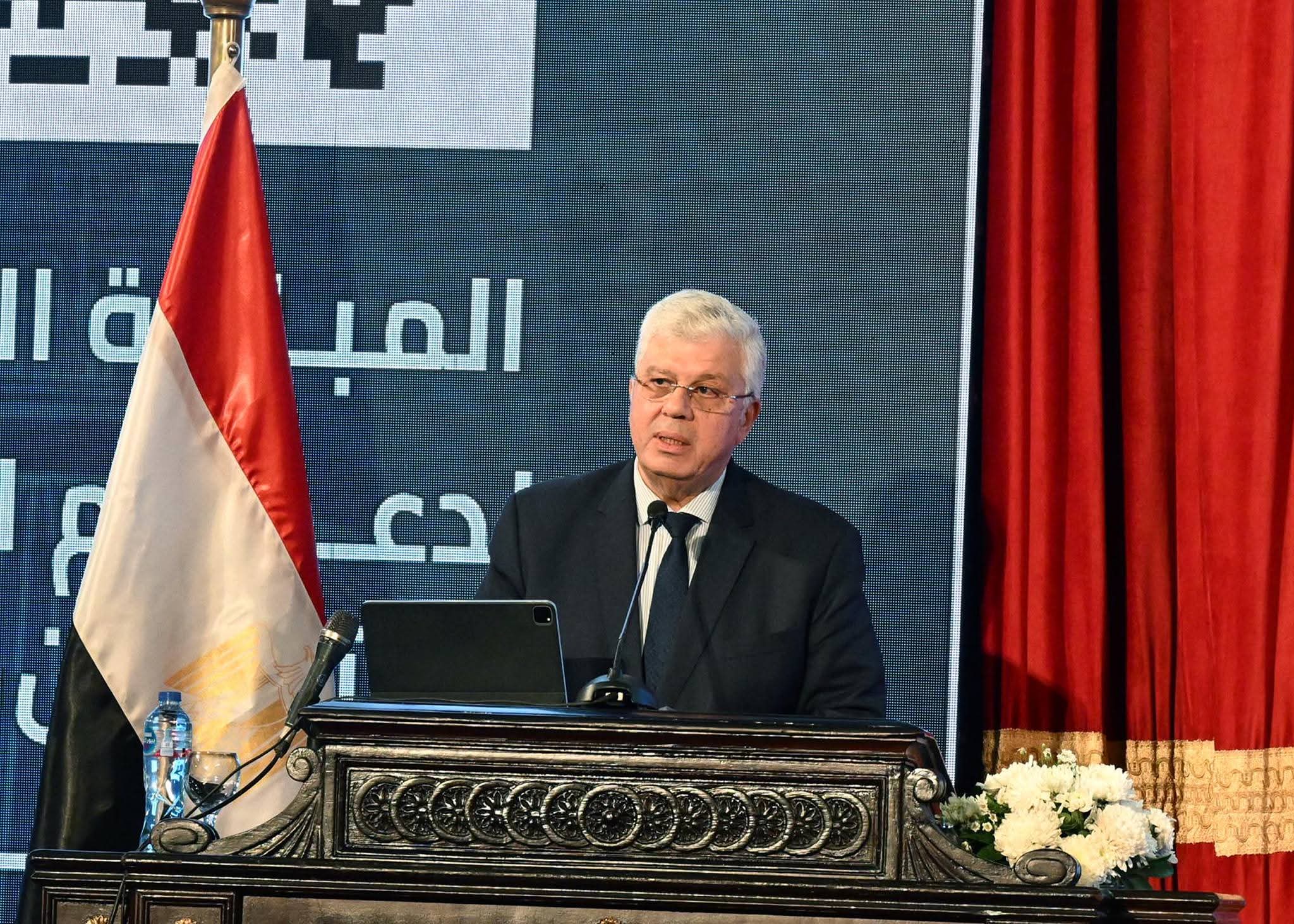 الدكتور أيمن عاشور وزير التعليم العالي