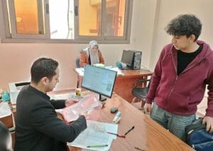 توافد الطلاب لإتمام الالتحاق بجامعة سوهاج الأهلية للفصل الدراسي الثاني