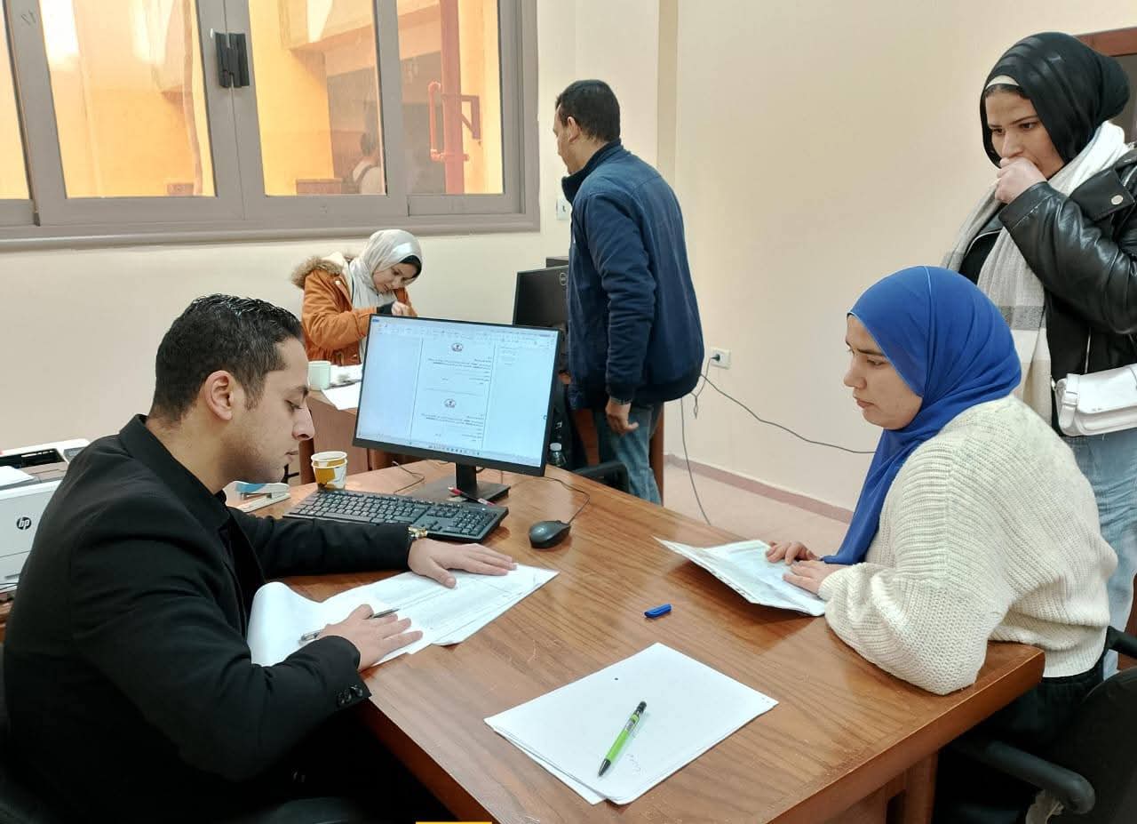 إقبال متزايد على تسليم ملفات الالتحاق بجامعة سوهاج الأهلية للفصل الدراسي الثاني