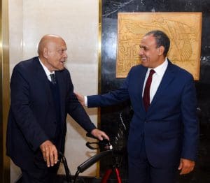 وزير الخارجية يشيد بمبادرات البروفيسور مجدي يعقوب في الصحة والتنمية بالقارة الإفريقية 2 وزير الخارجية يشيد بمبادرات البروفيسور مجدي يعقوب في دعم الصحة بالقارة الإفريقية