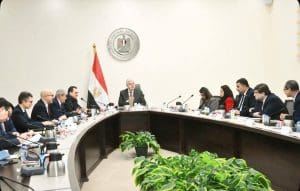 تأكيداً لموقع "في الجامعة".. مصر وفرنسا تتعاونان لتطوير الحرم الجامعي الجديد للجامعة الفرنسية بمصر 3 مناقشة تطوير الحرم الجامعي الجديد للجامعة الفرنسية بمصر