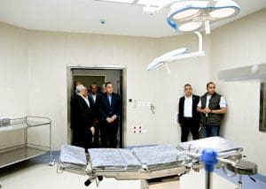 مدبولي يتفقد المستشفى الثلاثي الجامعي بالمنيا: صرح طبي عالمي يخدم 7 ملايين مواطن بالصعيد 4 مدبولي يتفقد المستشفى الثلاثي الجامعي بالمنيا