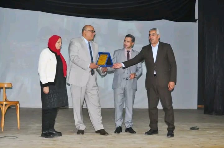 IMG 20260101 WA0054 الثانوية العامة بكفر الشيخ وكيل تعليم كفر الشيخ يكرم توجيه عام الرياضيات تقديرًا لجهوده المتميزة موقع في الجامعة