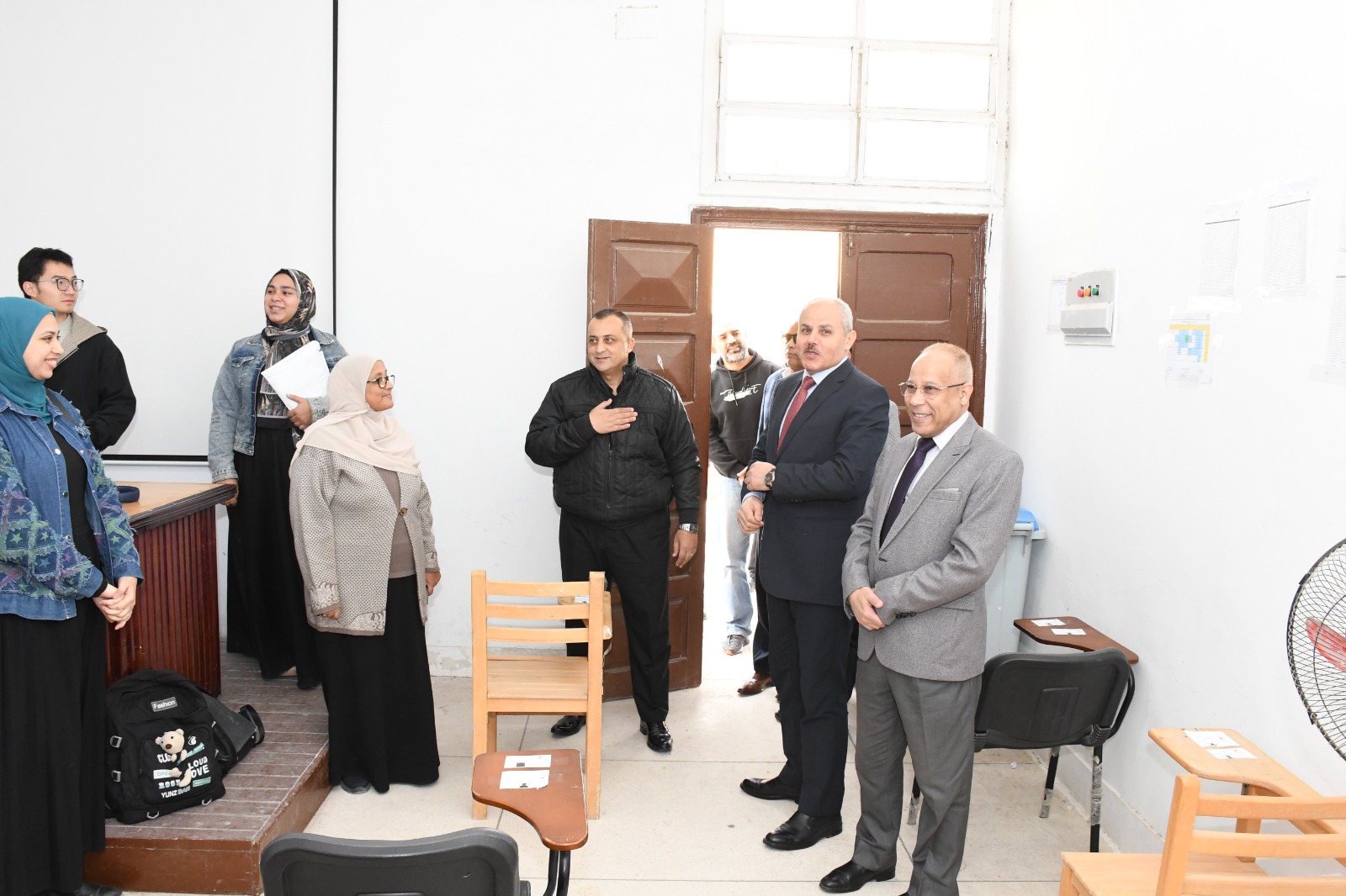 IMG 20260104 WA0047 الرياضة رئيس جامعة قناة السويس يطمئن على انتظام امتحانات الكلية المصرية الصينية ويشدد على توفير بيئة مناسبة للطلاب موقع في الجامعة