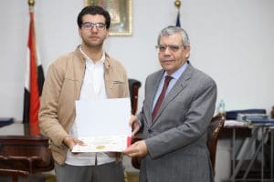 IMG 20260105 WA0082 جامعة قناة السويس رئيس جامعة قناة السويس يهنئ الطلاب المتميزين ببرنامج الدبلومة الدولية لريادة الأعمال موقع في الجامعة