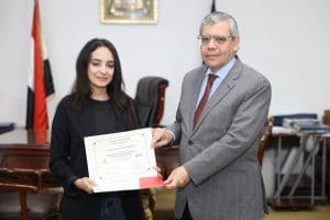 IMG 20260105 WA0083 جامعة قناة السويس رئيس جامعة قناة السويس يهنئ الطلاب المتميزين ببرنامج الدبلومة الدولية لريادة الأعمال موقع في الجامعة