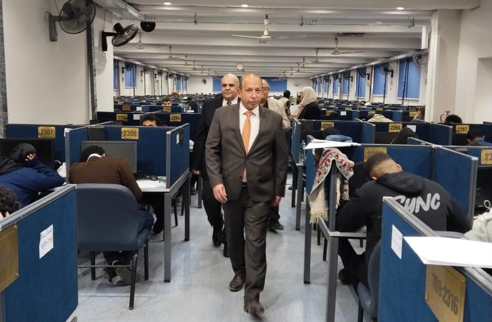 IMG 20260106 WA0000 جامعة القاهرة عميد طب قصر العيني يتفقد امتحانات الفرقة الثانية ويؤكد الالتزام الكامل بمعايير المجلس الأعلى موقع في الجامعة