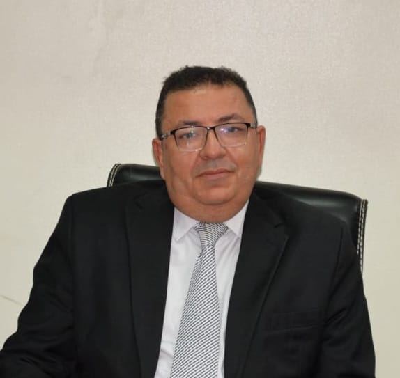 الدكتور دويب حسين صابر عبد العظيم أستاذ القانون العام بجامعة أسيوط وعميد كلية الحقوق