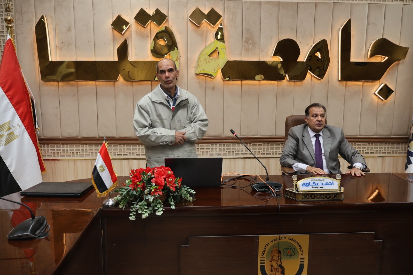 IMG 20260112 WA0009 1 استعدادات رئيس جامعة قنا يناقش الاستعدادات النهائية لإطلاق تطبيق «موارد» للحوكمة الإلكترونية موقع في الجامعة
