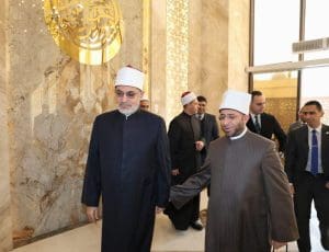 وزير الأوقاف يستعرض أسس التكوين العلمي المتكامل للعالم والمفتي والخطيب للطلاب الإندونيسيين 6 IMG 20260112 WA0092 وزير الأوقاف وزير الأوقاف يستعرض أسس التكوين العلمي المتكامل للعالم والمفتي والخطيب للطلاب الإندونيسيين موقع في الجامعة