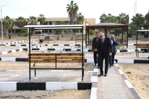 رئيس جامعة قناة السويس يتفقد تطوير منطقة الاستذكار ويعلن قرب الانتهاء من الأعمال خلال أسبوع 2 ممشى انترلوك بجامعة قناة السويس
