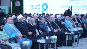 رئيس جامعة الأزهر يشارك في المؤتمر الدولي للشئون الإسلامية ويستعرض دور المهن عبر التاريخ 7 رئيس جامعة الأزهر يستعرض دور المهن عبر التاريخ