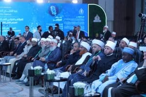رئيس جامعة الأزهر يشارك في المؤتمر الدولي للشئون الإسلامية ويستعرض دور المهن عبر التاريخ 5 رئيس جامعة الأزهر يستعرض دور المهن عبر التاريخ