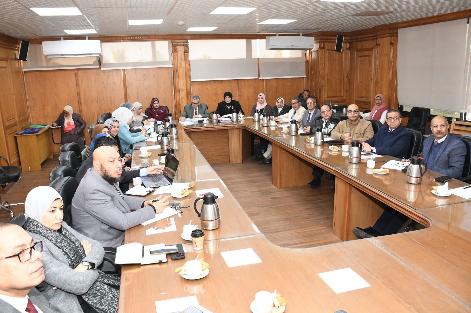 مجلس الدراسات العليا بجامعة قناة السويس يقر دعم الامتحانات والتوسع الدولي