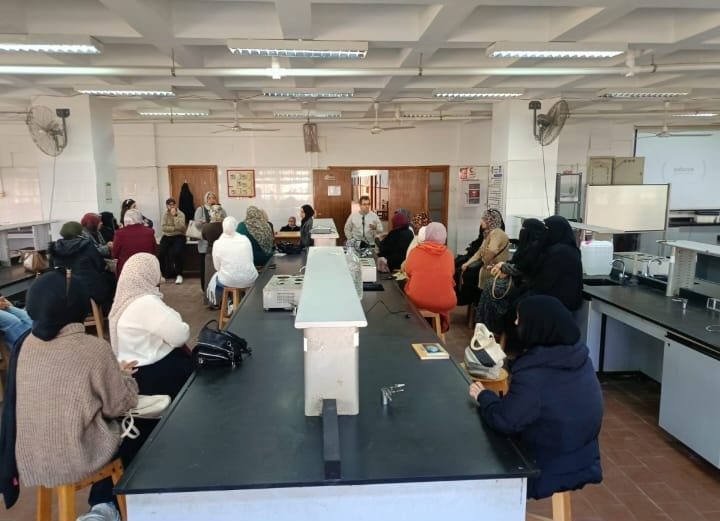 جامعة قناة السويس تُدرب 35 مستفيداً على صناعة المرطبات