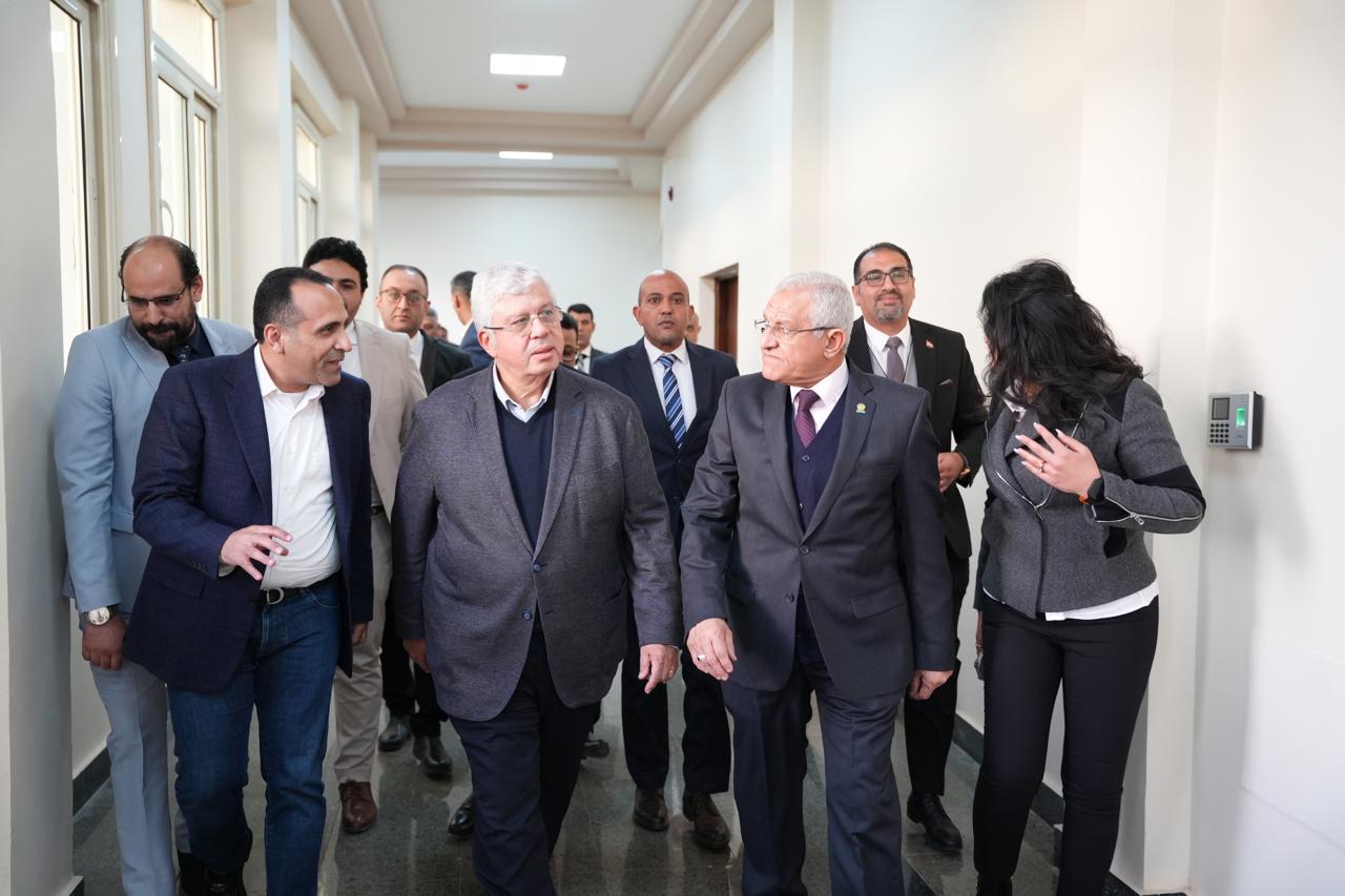 IMG 20260131 WA0237 وزير التعليم العالي يشيد بإمكانات جامعة اللوتس وزير التعليم العالي يشيد بإمكانات جامعة اللوتس خلال جولته التفقدية بالمنيا موقع في الجامعة