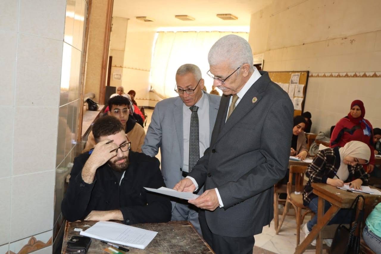 IMG 0318 جامعة المنصورة الجديدة رئيس جامعة المنوفية يتفقد لجان امتحانات الفصل الدراسي الأول بكلية الحقوق موقع في الجامعة