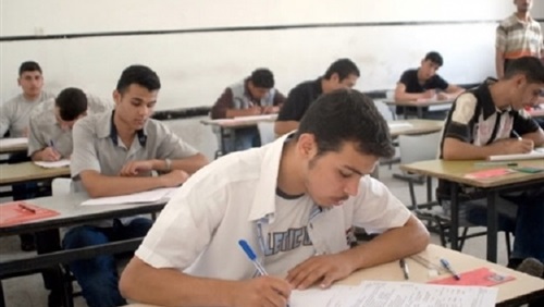 IMG 0413 حملة استعد للامتحان!.. شرح مبسط ومراجعات نهائية لمادة العلوم المتكاملة للصف الأول الثانوي بالفيوم موقع في الجامعة