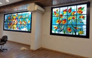 IMG 0497 الروسية الجامعة المصرية الروسية تُنهي تنفيذ أعمال فنية من الزجاج الملون بنقابة مصممي الفنون التطبيقية موقع في الجامعة