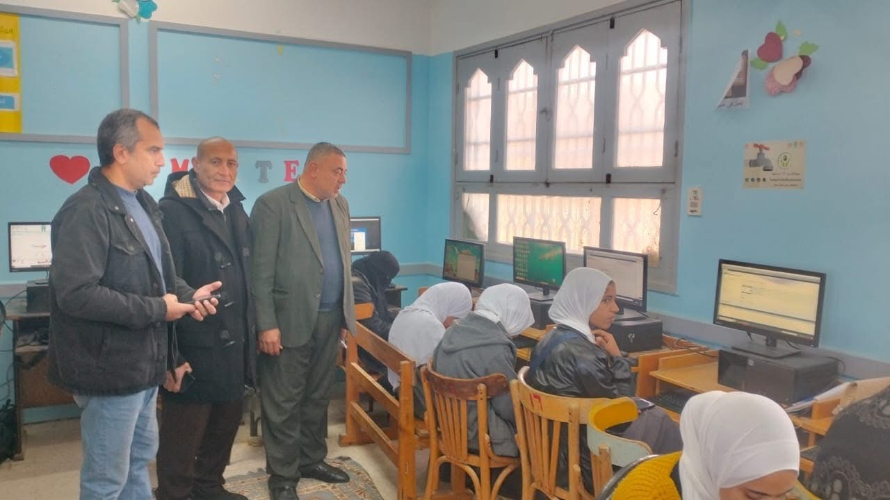 IMG 0625 أزهري طلاب أولى ثانوي أزهري يؤدون امتحان البرمجة والذكاء الاصطناعي عبر منصة «Sprix» موقع في الجامعة