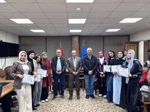 جامعة قناة السويس تكرّم طلاب كورس المذيع المحترف باللغة الإنجليزية 4 IMG 1097 السويس جامعة قناة السويس تكرّم طلاب كورس المذيع المحترف باللغة الإنجليزية موقع في الجامعة