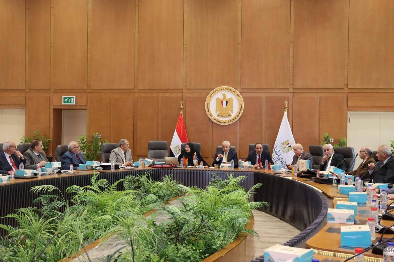 IMG 1277 التعليم العالي التعليم العالي: اجتماع لجنة قطاع الدراسات الهندسية بعمداء المعاهد العالية الخاصة الهندسية موقع في الجامعة