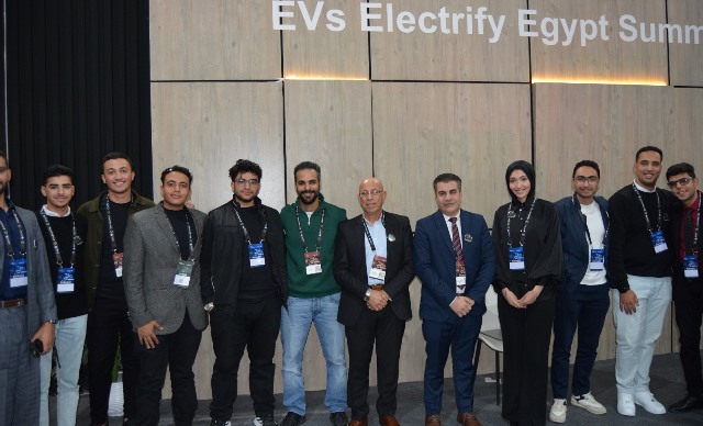 IMG 1325 كليات الصيدلة بالجامعات الخاصة طلاب الجامعة المصرية الروسية يفوزن بجائزة التميز من نقابة المهندسين - صور موقع في الجامعة