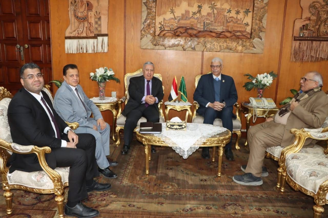 IMG 1651 جامعة المنوفية تنظم قافلة متكاملة إلى قرية ميت عافية رئيس جامعة المنوفية يستقبل وفد المعهد العالي للدراسات التعاونية والإدارية لبحث أوجه التعاون المشترك موقع في الجامعة