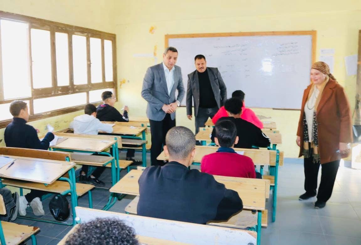 IMG 1739 محافظ السويس محافظ السويس: الالتزام والانضباط داخل لجان امتحانات الإعدادية أولويتنا لضمان نجاح الطلاب موقع في الجامعة