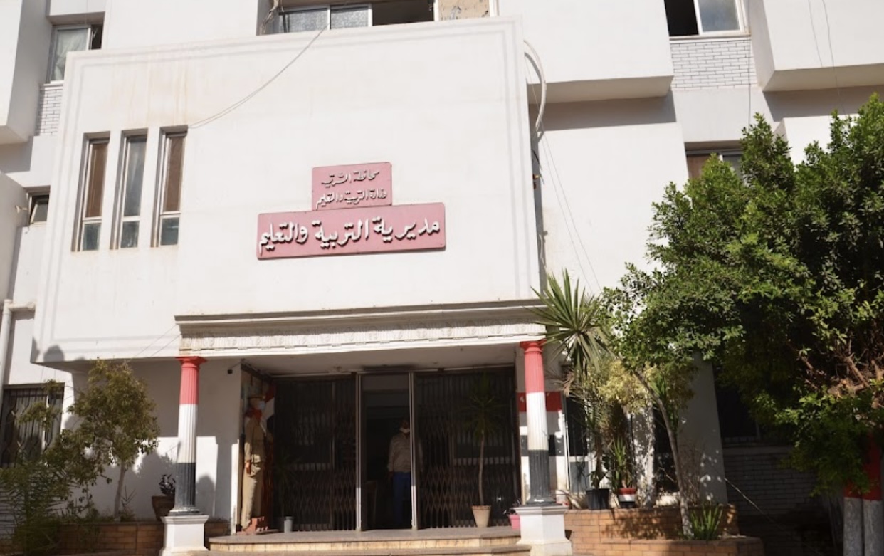 استبعاد وإلغاء ندب رئيس لجنة ومندوب الأسئلة بلجنة الملكيين البحرية بإدارة الحسينية بالشرقية وإحالتهما للنيابة العامة