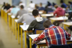 دليل شامل لطلاب الثانوية العامة 2026.. خطوات ملء الاستمارة وضوابط القبول