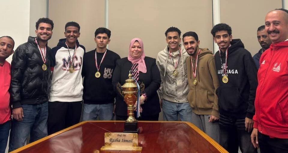 IMG ٢٠٢٦٠١٠٢ ١٧٥٣٤٦ حملة طلاب عين شمس يتألقون في دوري كأس العميد لكرة القدم الخماسية ويحتفلون بالروح الرياضية موقع في الجامعة
