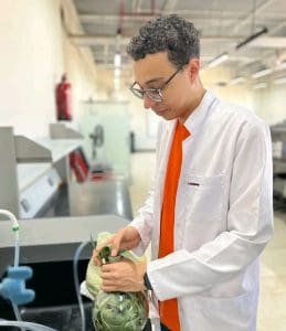 طلاب صيدلة المنصورة الأهلية يدمجون البحث العلمي والتطبيق العملي في مشاريع عشبية مبتكرة 5 IMG ٢٠٢٦٠١٠٢ ٢٠٠٨١٦ صيدلة طلاب صيدلة المنصورة الأهلية يدمجون البحث العلمي والتطبيق العملي في مشاريع عشبية مبتكرة موقع في الجامعة