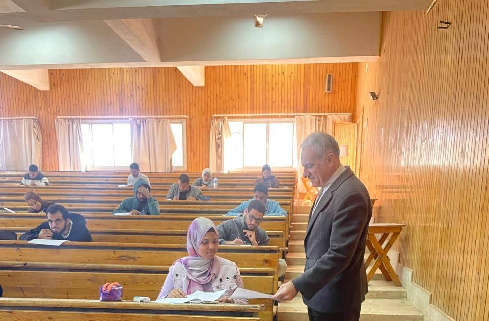 IMG ٢٠٢٦٠١٠٦ ٢١٢٤٣٢ هندسة توجيهات صارمة ودعم شامل من رئيس جامعة أسوان أثناء امتحانات كلية الهندسة موقع في الجامعة