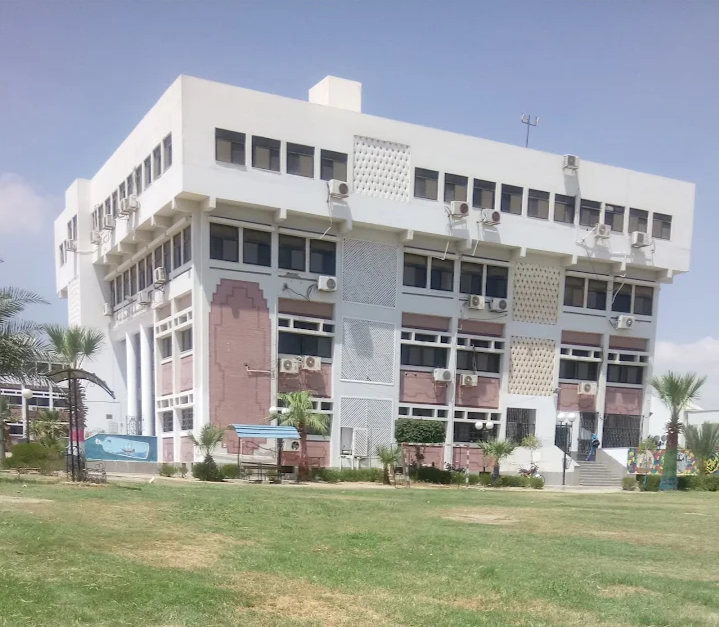 IMG ٢٠٢٦٠١٠٧ ٢١٣٠٣٢ قناة السويس كلية التجارة بجامعة قناة السويس تفتح باب التقديم لبرامج الدراسات العليا المهنية.. رابط التسجيل موقع في الجامعة