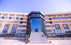 الجامعة المصرية الصينية تفتح باب التقديم لكلية الصيدلة للفصل الدراسي الثاني.. رابط التسجيل 2 IMG ٢٠٢٦٠١١٢ ١٨٤٣٢٣ الجامعة المصرية الصينية الجامعة المصرية الصينية تفتح باب التقديم لكلية الصيدلة للفصل الدراسي الثاني.. رابط التسجيل موقع في الجامعة
