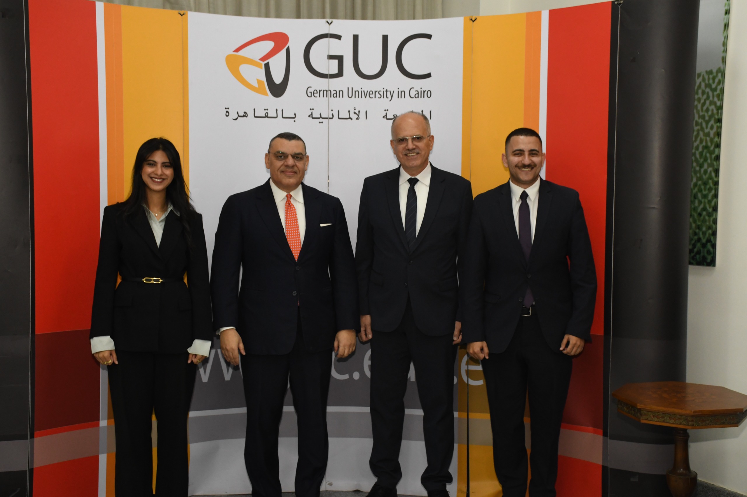 معهد الدراسات الدبلوماسية يتحاور مع طلاب GUC وGIU حول بناء قيادات المستقبل