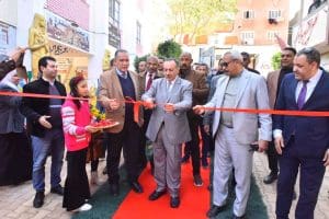 محافظ أسيوط يفتتح معرض تدوير الرواكد بمدرسة أبوتيج المهنية ويحول مخلفات الاخشاب إلى منتجات تنموية 2 محافظ أسيوط يفتتح معرض تدوير الرواكد