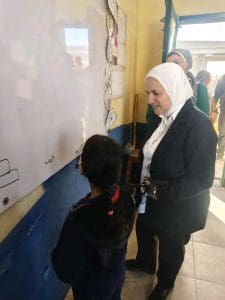 كيف تتابع مديرية تعليم القاهرة جودة التعليم وانضباط الطلاب؟.. زيارة مفاجئة تكشف التفاصيل 3 همت أبو كيلة تتابع الطلاب