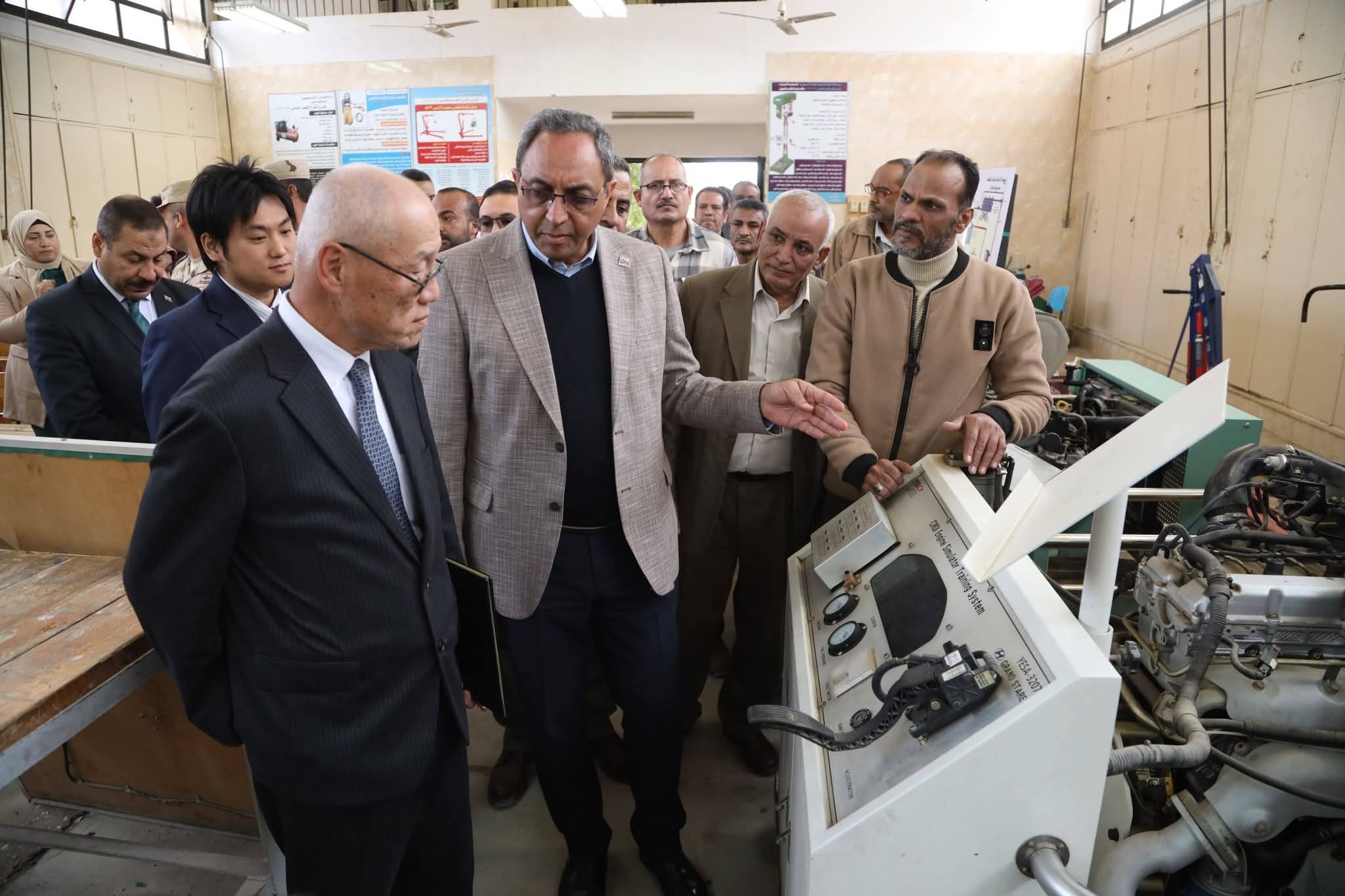 محافظ قنا والسفير الياباني يتفقدان المدرسة الفنية الصناعية لمشروع إنشاء مدرسة تكنولوجية حديثة