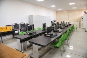 محافظ قنا والسفير الياباني يتفقدان المدرسة الفنية الصناعية لمشروع إنشاء مدرسة تكنولوجية حديثة 4 FB IMG 1769945265816 إنشاء مدرسة تكنولوجية حديثة محافظ قنا والسفير الياباني يتفقدان المدرسة الفنية الصناعية لمشروع إنشاء مدرسة تكنولوجية حديثة موقع في الجامعة