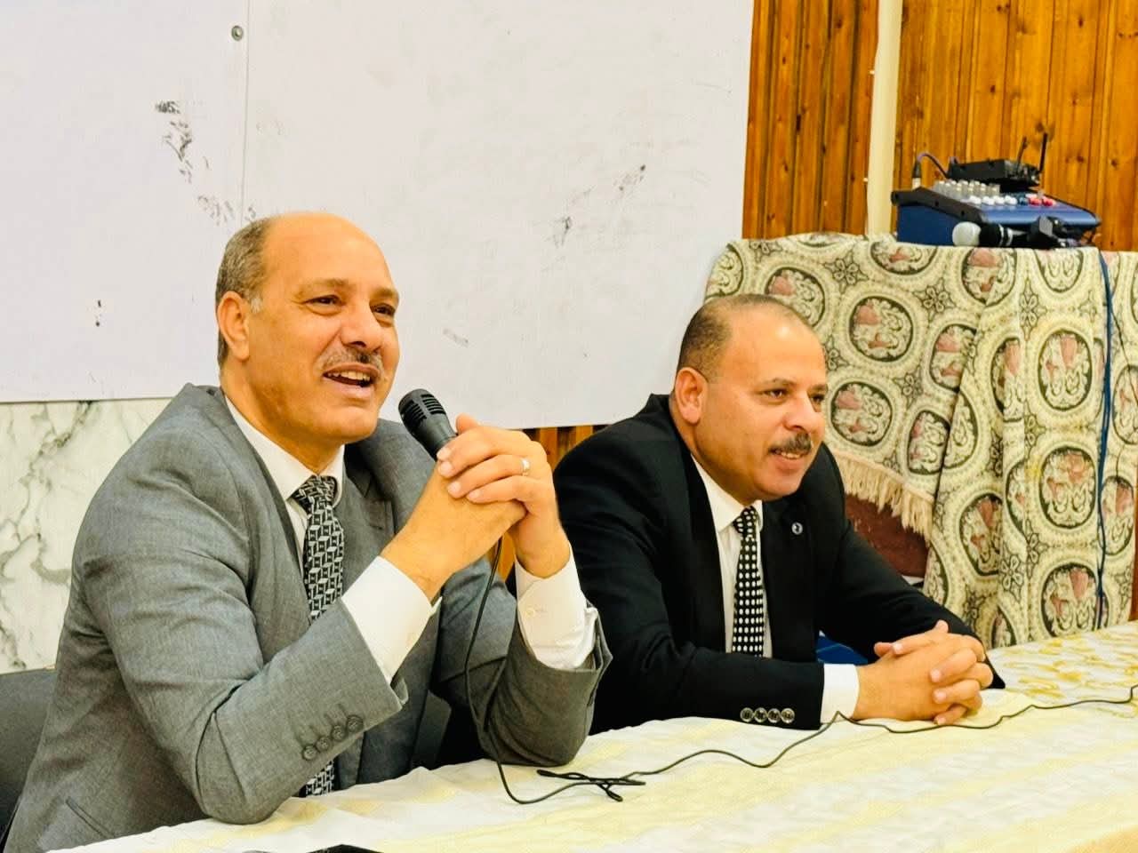 تعليم الإسكندرية يشدد على تسليم الكتب وسد عجز المعلمين 