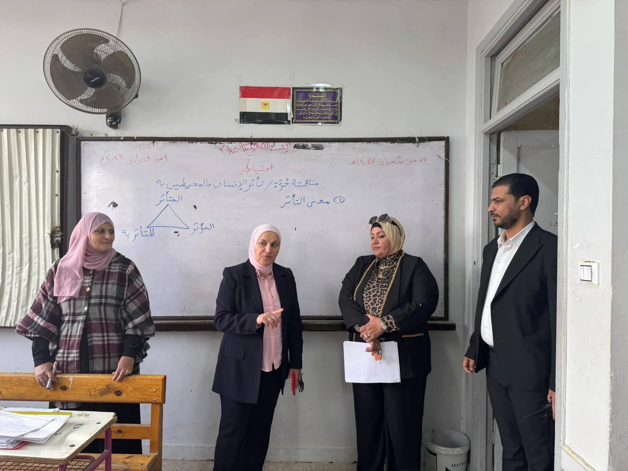 مدير تعليم القاهرة تشدد على سرعة الانتهاء من تسجيل استمارات الثانوية