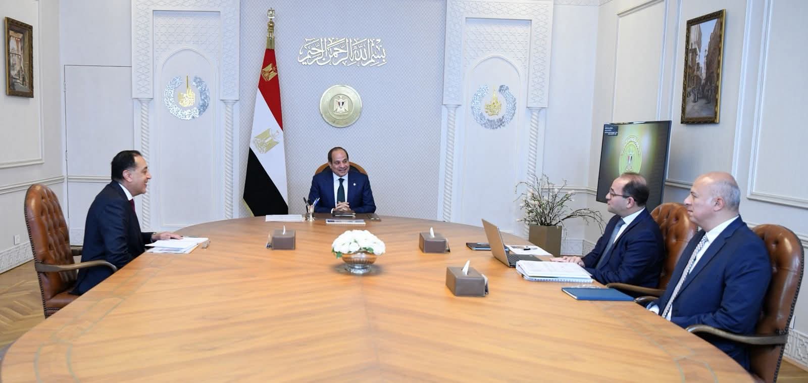 السيسي يوجه بحزمة حماية اجتماعية قبل رمضان وزيادات مرتقبة للأجور ودعم «حياة كريمة» والصحة