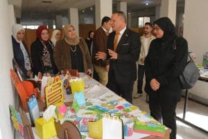 رئيس جامعة دمياط يفتتح معرض "الهوية" لمشاريع طلاب قسم الإعلان بكلية الفنون التطبيقية 3 رئيس جامعة دمياط يفتتح معرض الهوية
