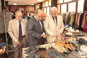 جامعة أسيوط تفتتح المعرض الخيري الثامن للملابس لدعم مرضى صعيد مصر 2 جامعة أسيوط تفتتح المعرض الخيري