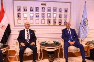 رئيس جامعة أسيوط يؤكد أهمية تكامل الجهود مع المحافظة لدعم خطط التنمية الشاملة 2 رئيس جامعة أسيوط